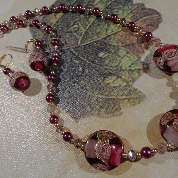 Handcrafted necklace/earring set with a trio of Murano focals - Picture 6 of 9